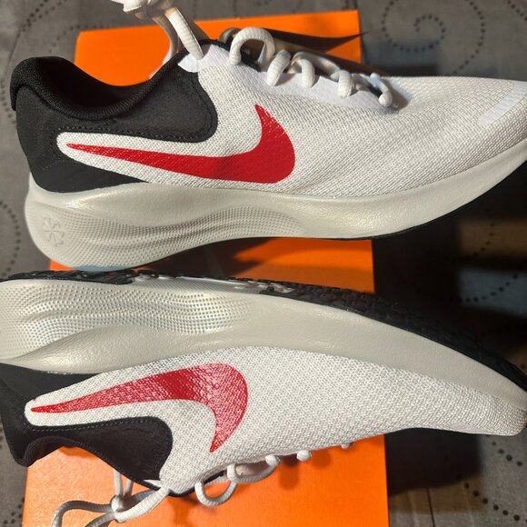 NIKE REVOLUTION 7 RUNNING WHITE RED & BLACK SHOES SIZE 8 7.5  7 MEN NEW IN BOX - Picture 3 of 7